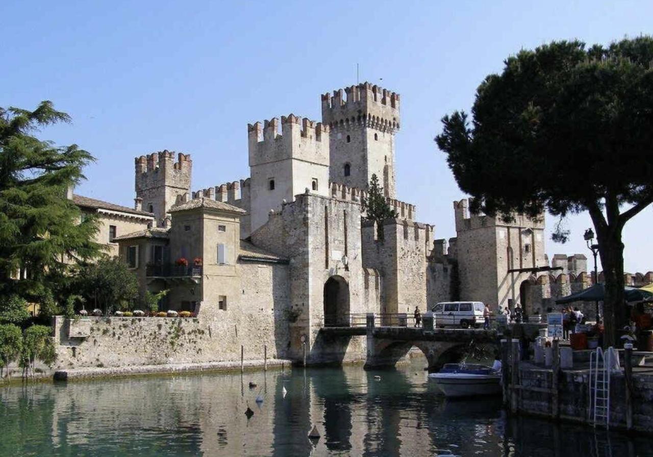 The Captain Apartment Sirmione Exterior photo